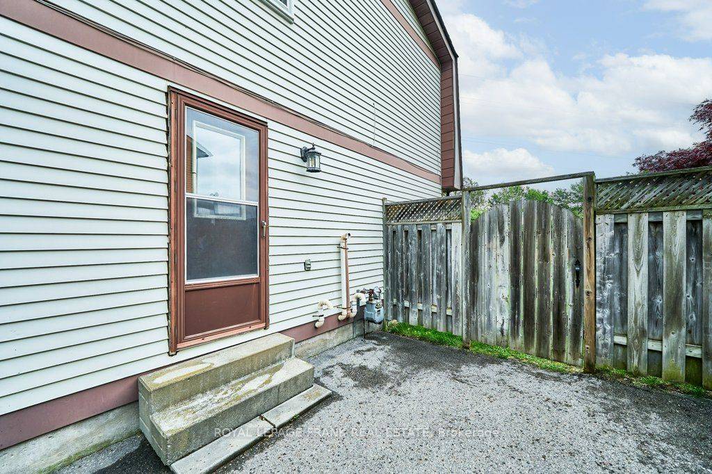Oshawa, ON L1G 7K5,1269 Ludlow CT