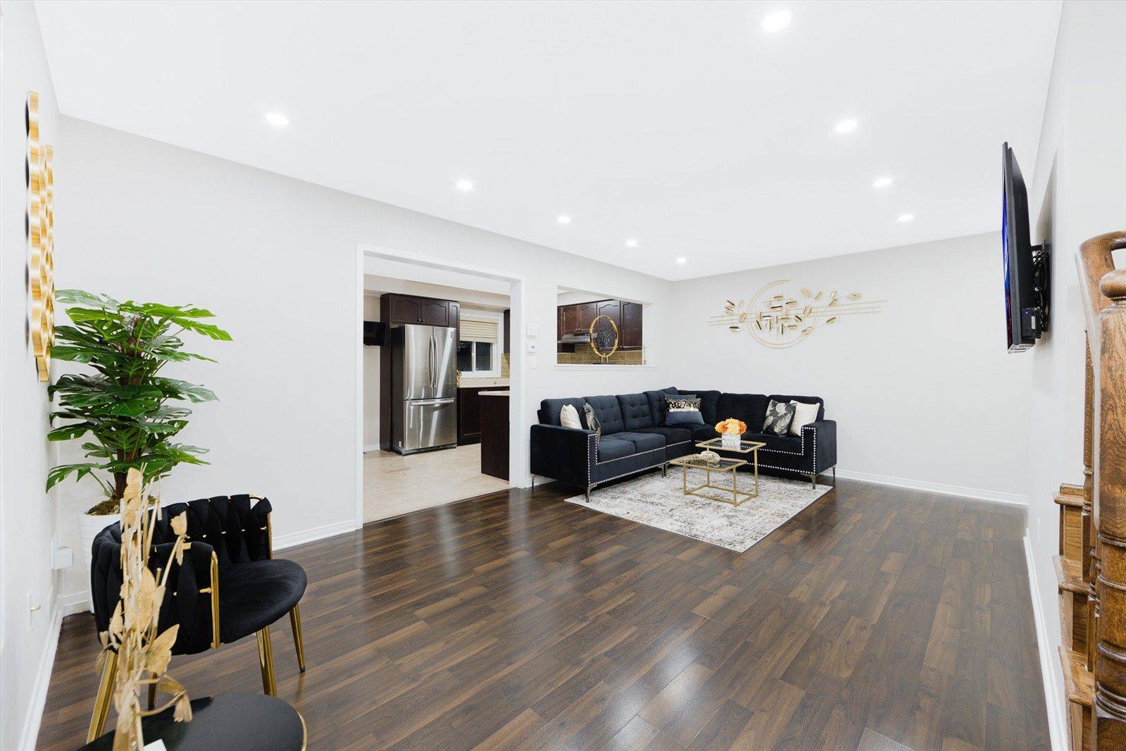 Bradford West Gwillimbury, ON L3Z 0P6,120 Rutherford RD