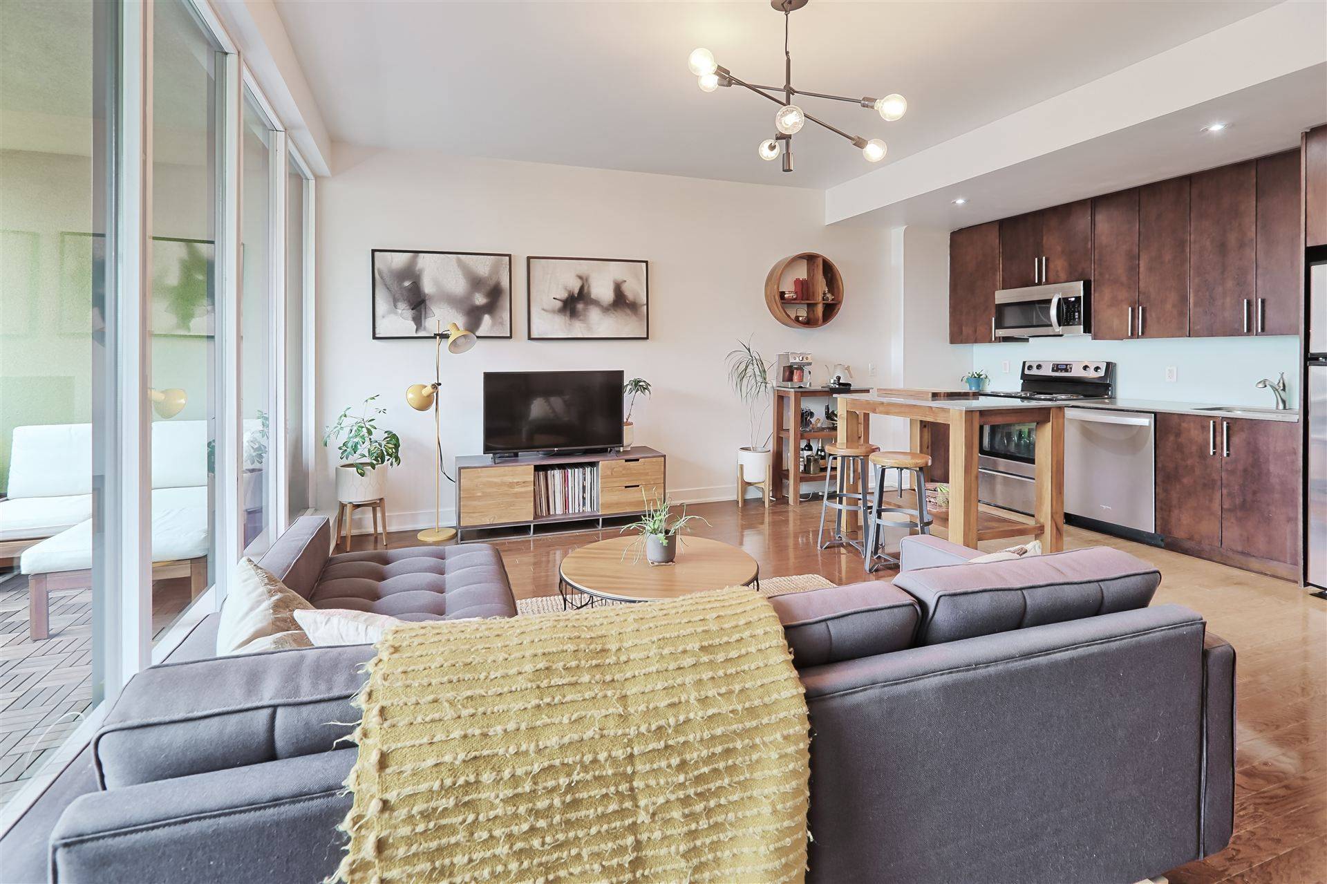Toronto W01, ON M6R 2J6,25 Ritchie AVE #303