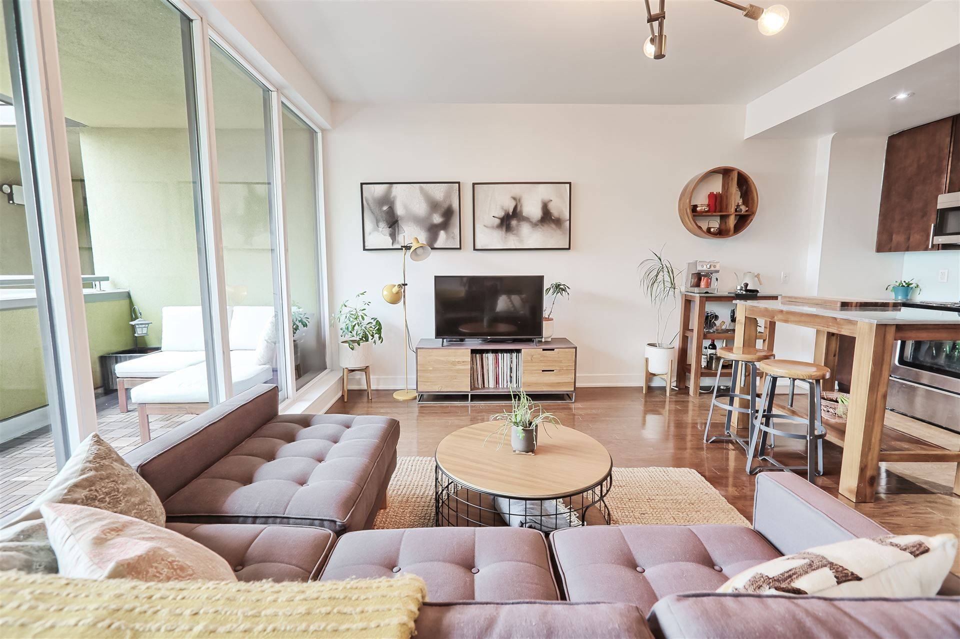 Toronto W01, ON M6R 2J6,25 Ritchie AVE #303
