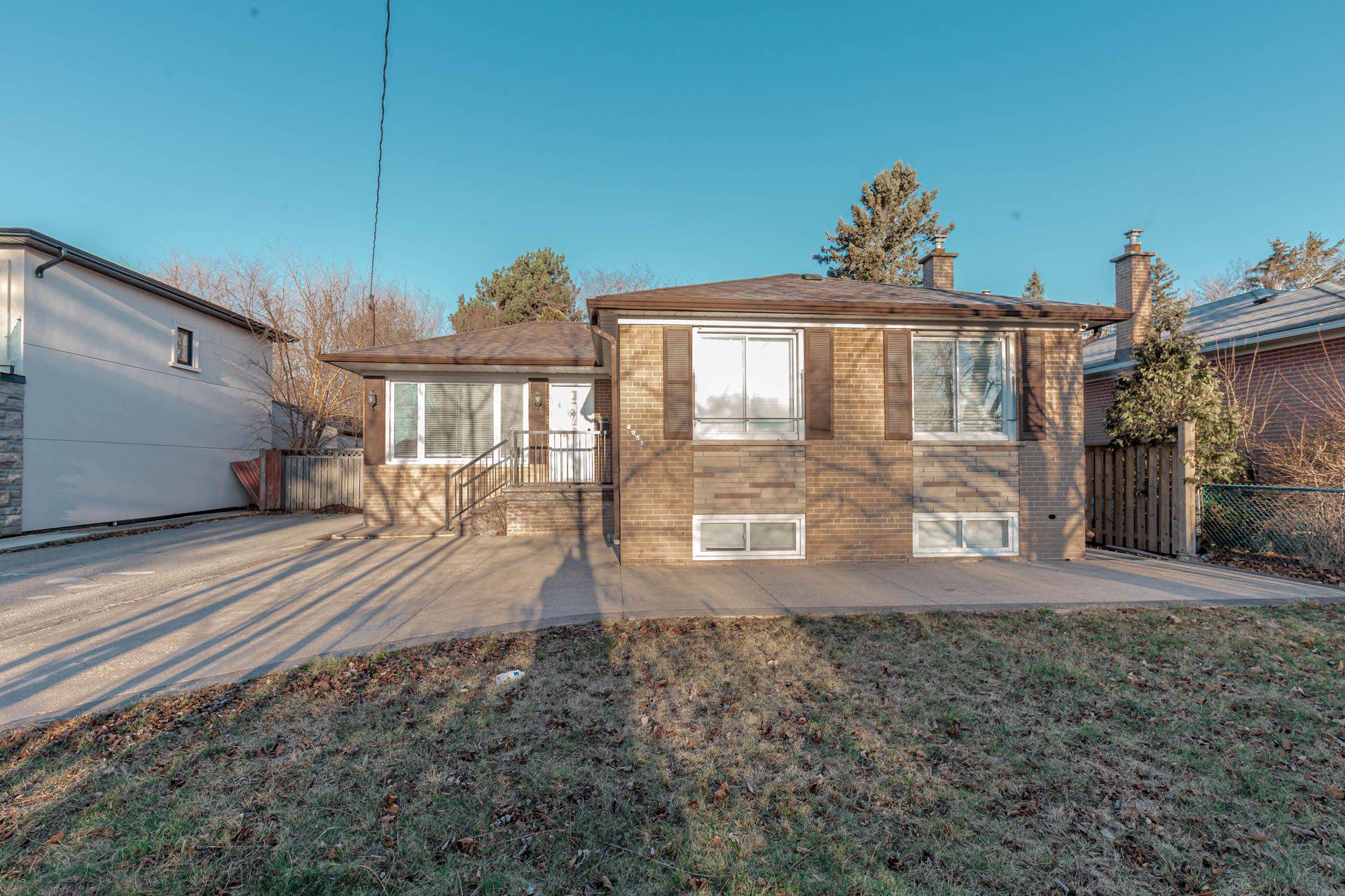 2085 Bridge RD, Oakville, ON L6L 2E8