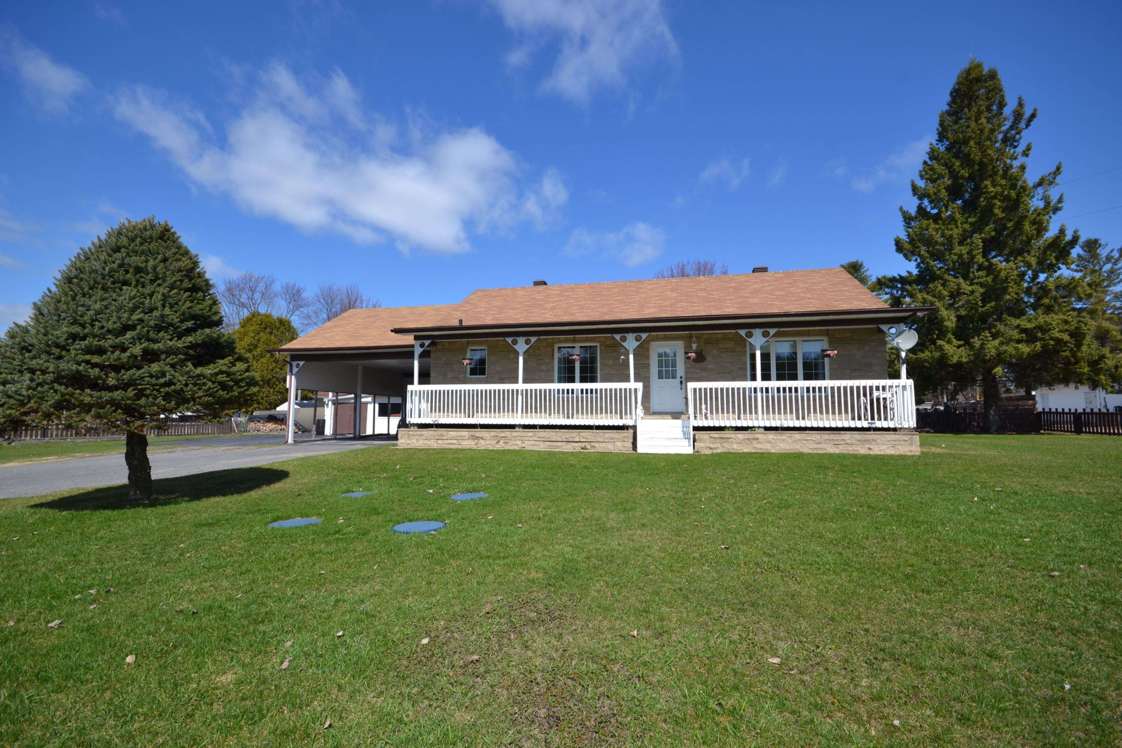 8254 County road 17 RD, Clarence-rockland, ON K4K 1K7