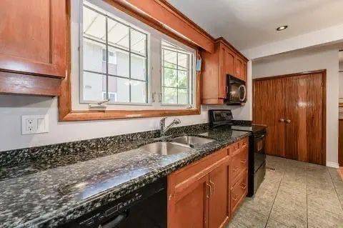 Kitchener, ON N2B 2L3,87 Secord AVE