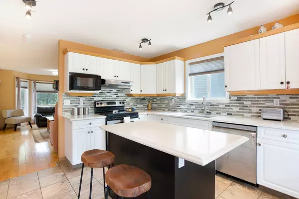 140 Covewood GN Northeast, Calgary, AB T3K5G6
