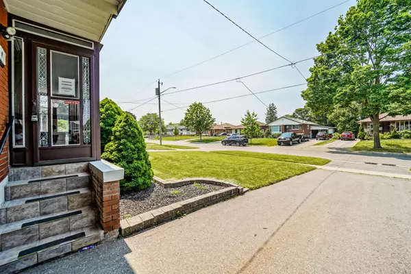 Oshawa, ON L1H 6J1,171 Guelph ST #Main