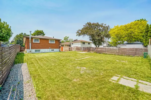 Oshawa, ON L1H 6J1,171 Guelph ST #Main