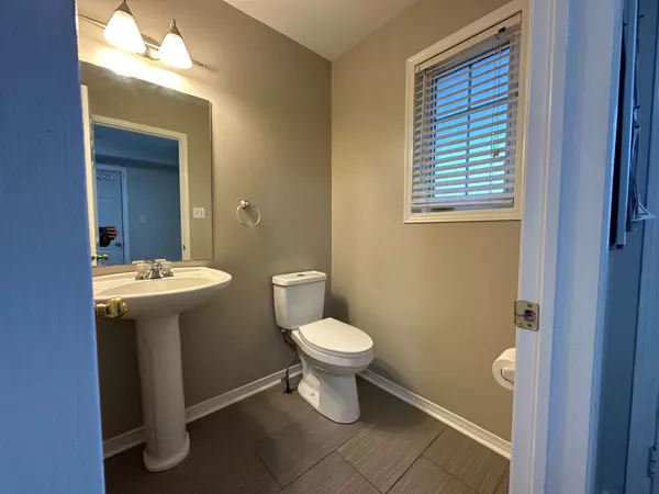 Oshawa, ON L1K 2T2,1728 Radcliffe DR