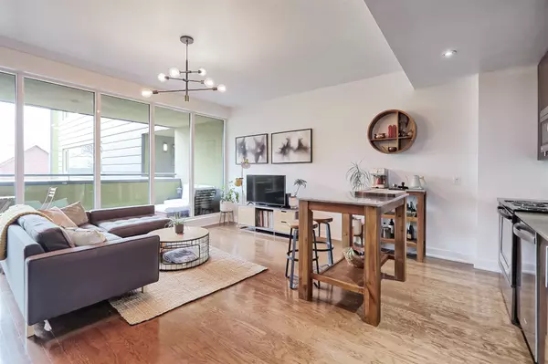 Toronto W01, ON M6R 2J6,25 Ritchie AVE #303