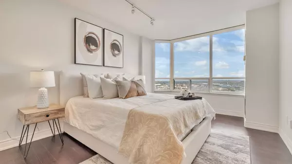Mississauga, ON L5B 3Y4,550 Webb DR #2009