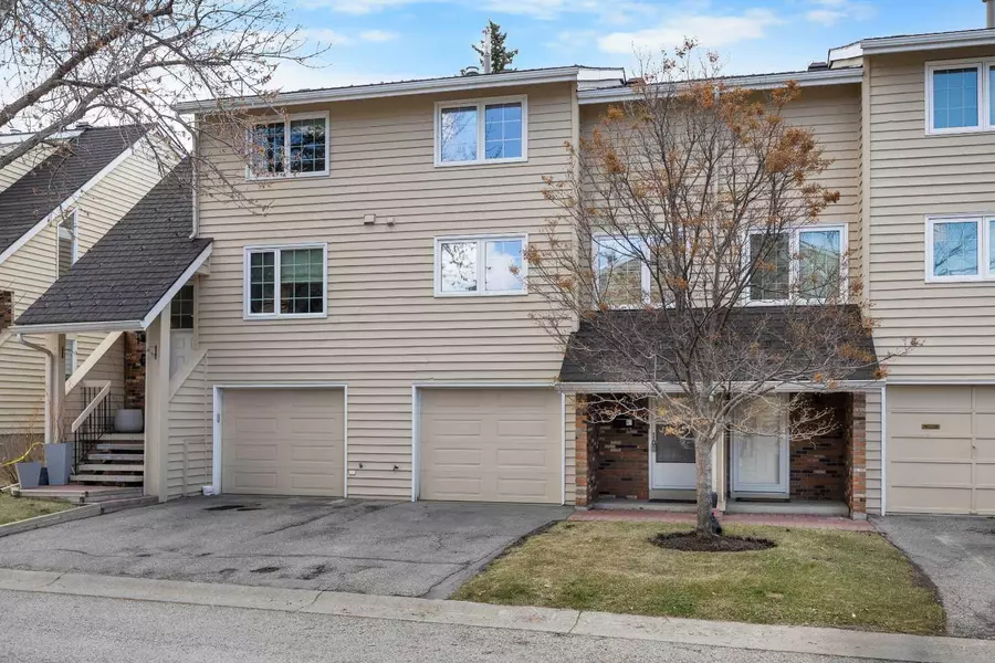 322 Point Mckay GDNS NW, Calgary, AB T3B 4V8