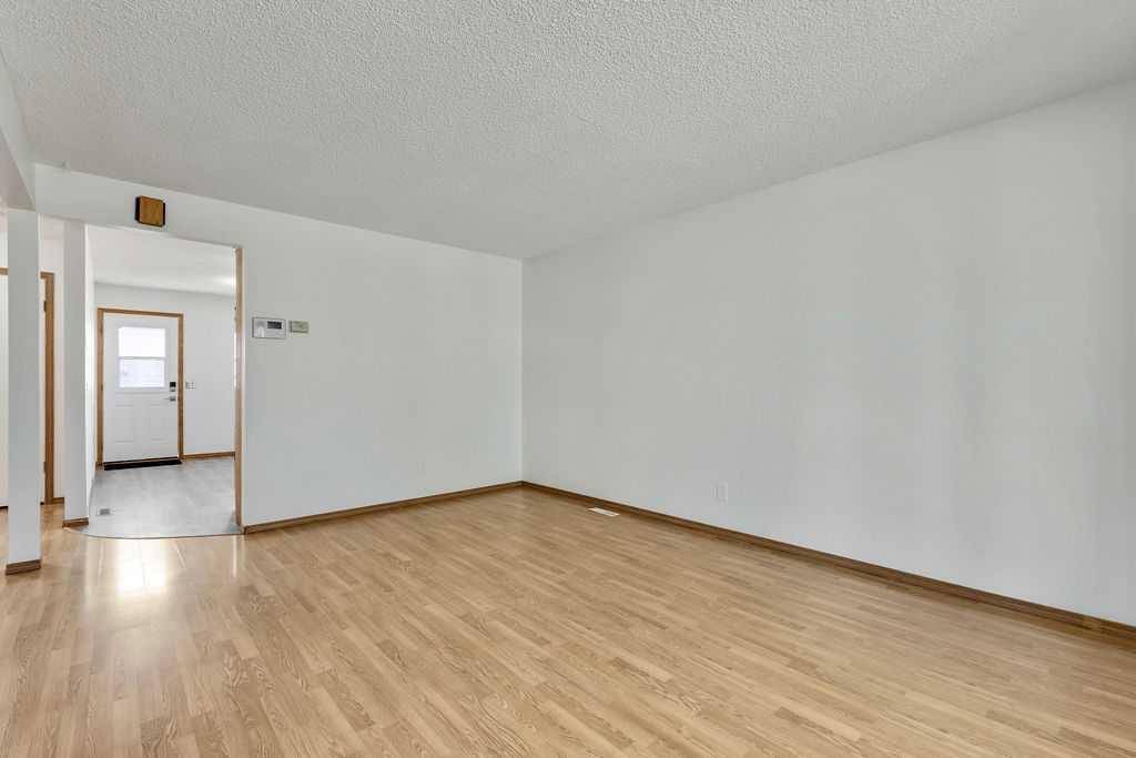 Calgary, AB T3J 1P1,88 Castlebrook Rise Northeast