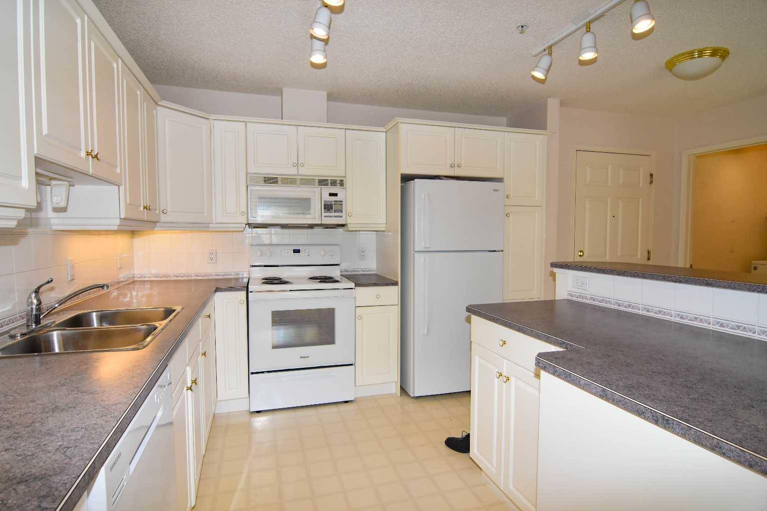 Calgary, AB T2V 5K2,2144 Paliswood RD SW #204