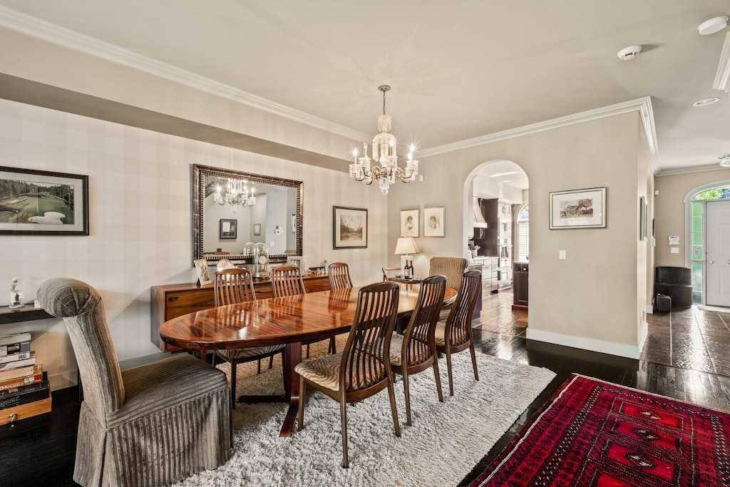 Calgary, AB T2S 2V9,2421 Erlton ST Southwest