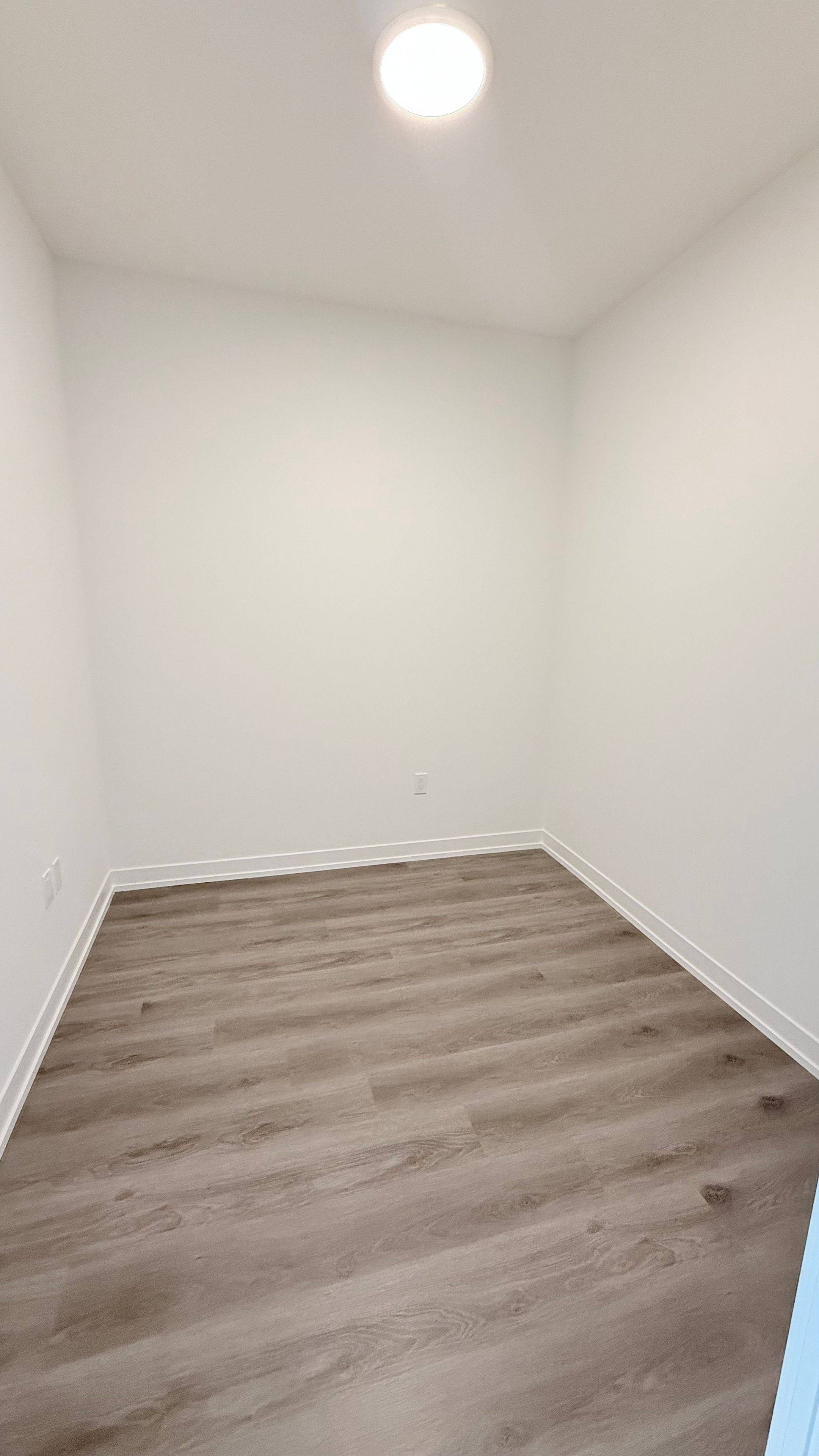 Vaughan, ON L4K 0P9,195 Commerce ST #3907