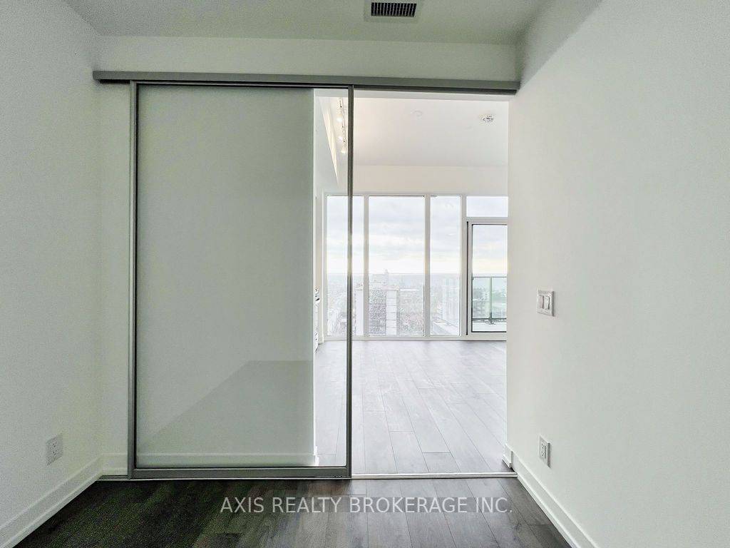 Toronto W01, ON M6K 0H8,270 Dufferin ST #1304