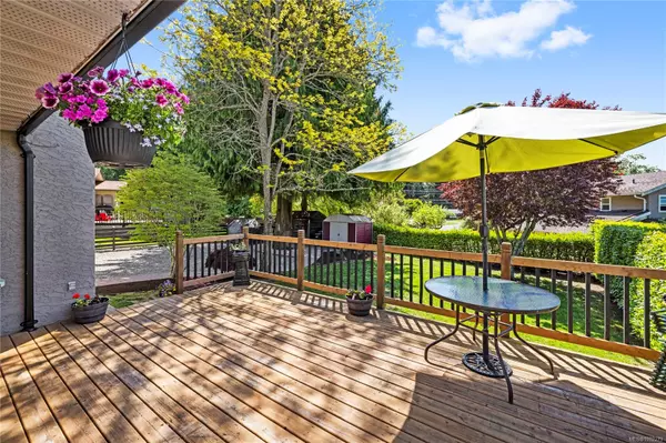 Qualicum Beach, BC V9K 1A7,580 Tamarack Dr
