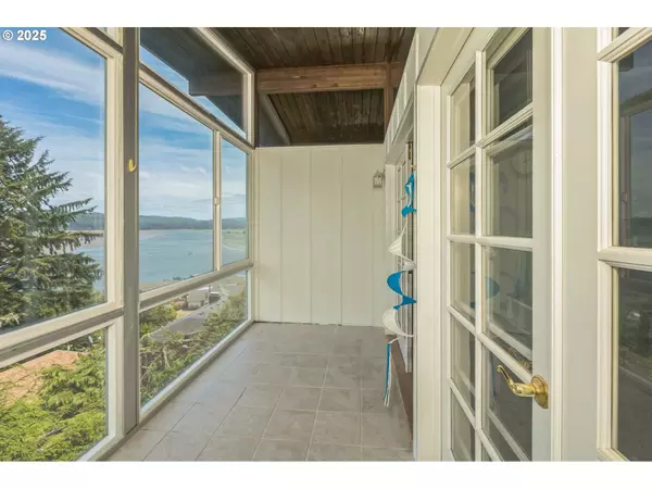 Coos Bay, OR 97420,290 N 3RD CT #15