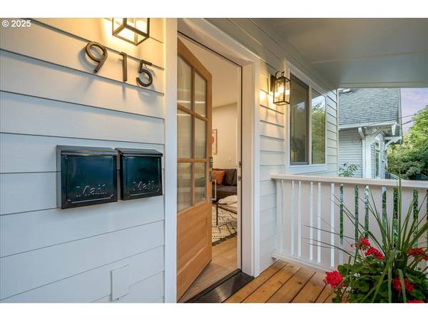 Portland, OR 97202,915 SE MALDEN ST