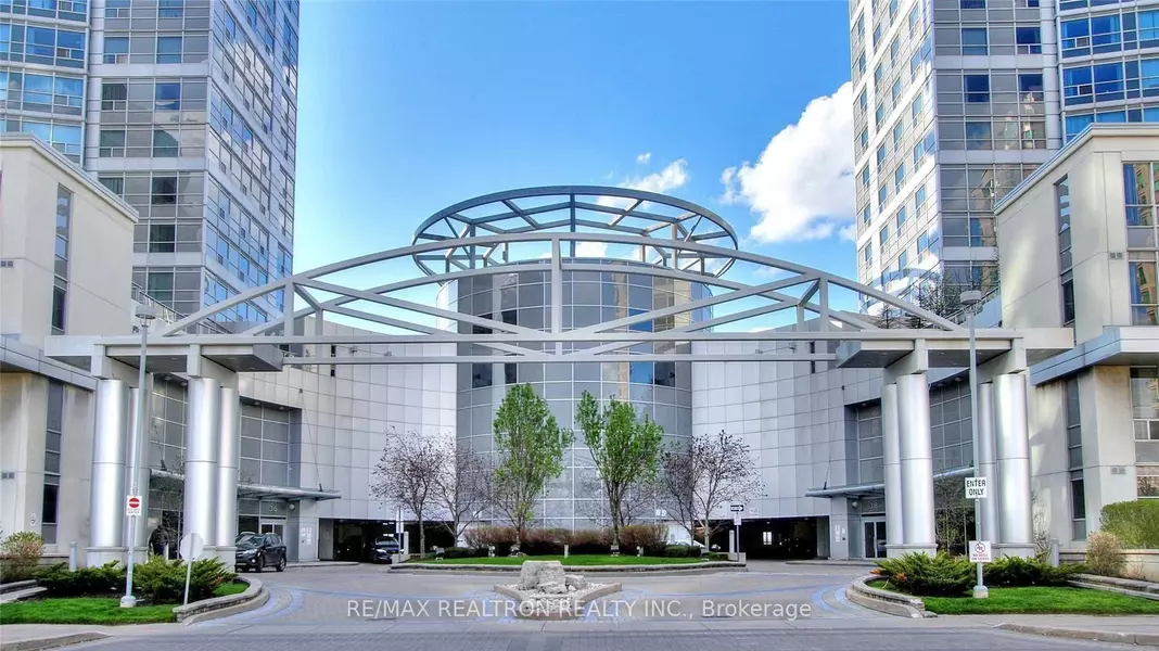 38 Lee Centre DR #915, Toronto E09, ON M1H 3J7