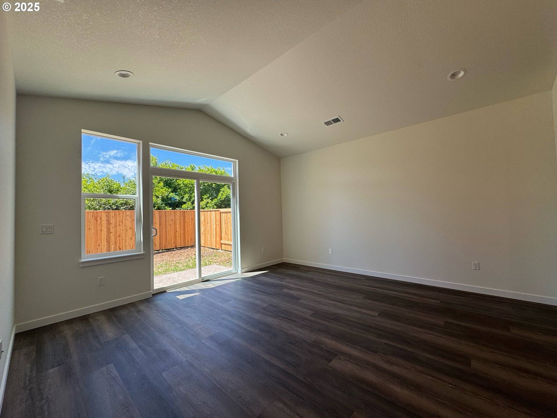 Dallas, OR 97338,413 SE Shetterly DR