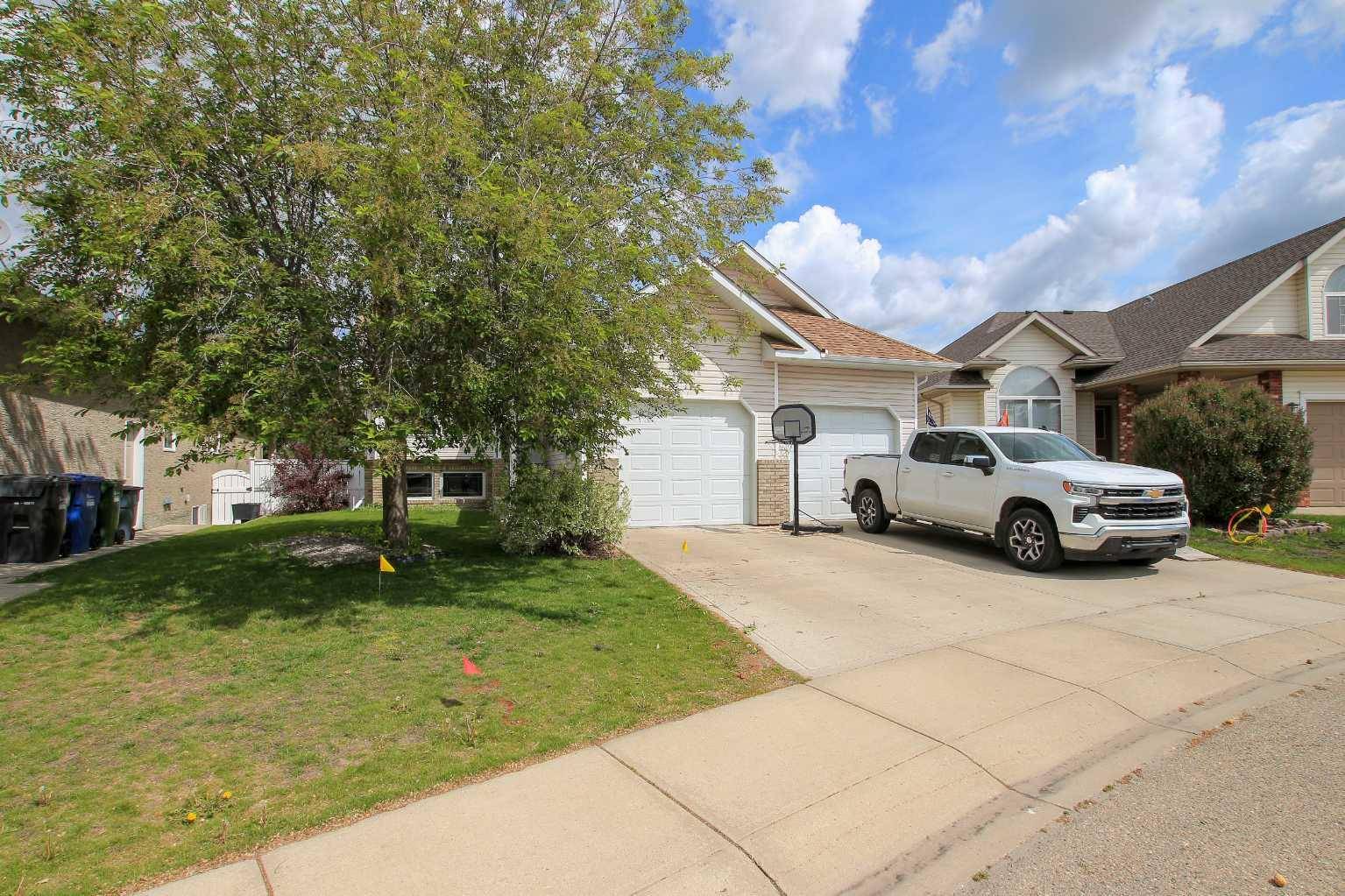 136 Ahlstrom Close, Red Deer, AB T4R 2T6