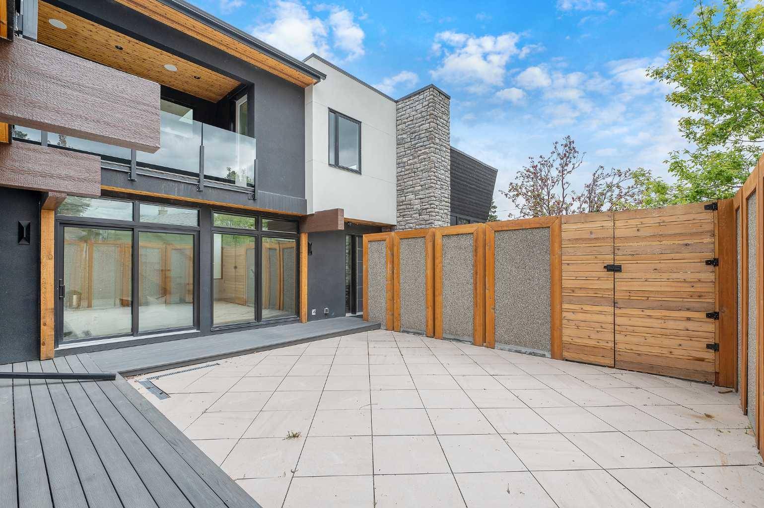 Calgary, AB T2M 1H3,1812 20 AVE NW