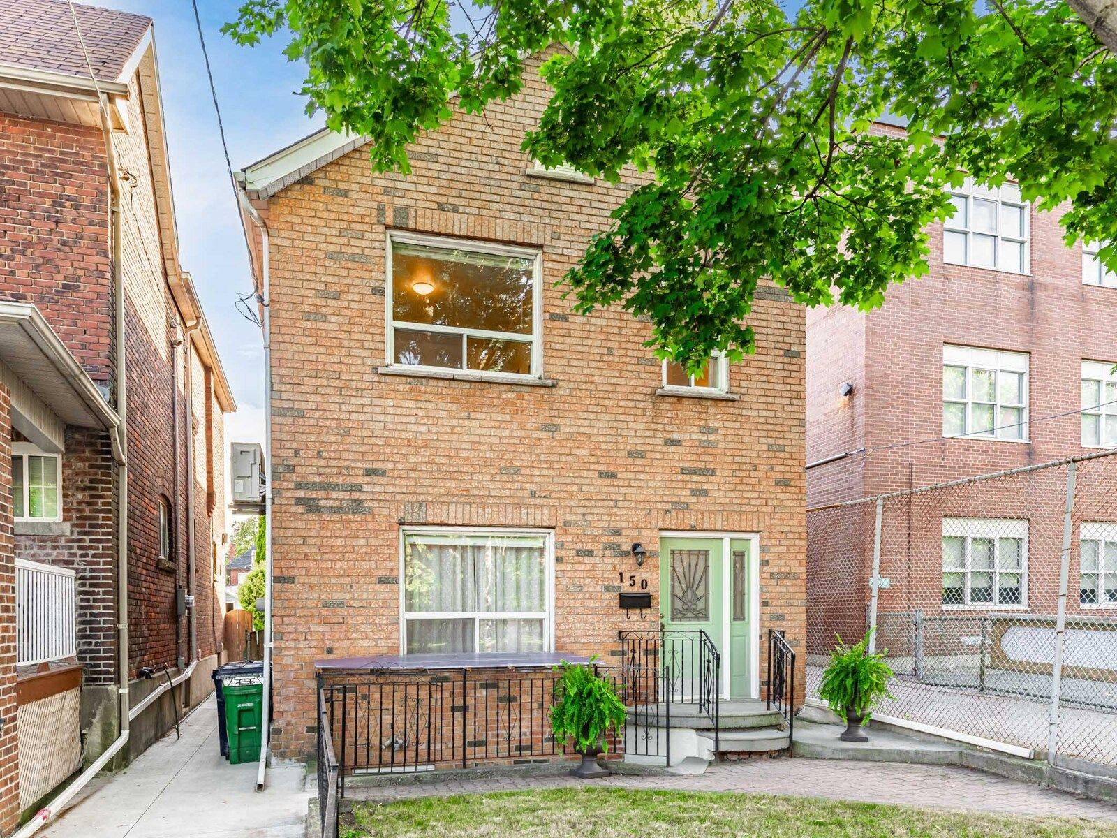 Toronto W02, ON M6P 3Z9,150 Edwin AVE