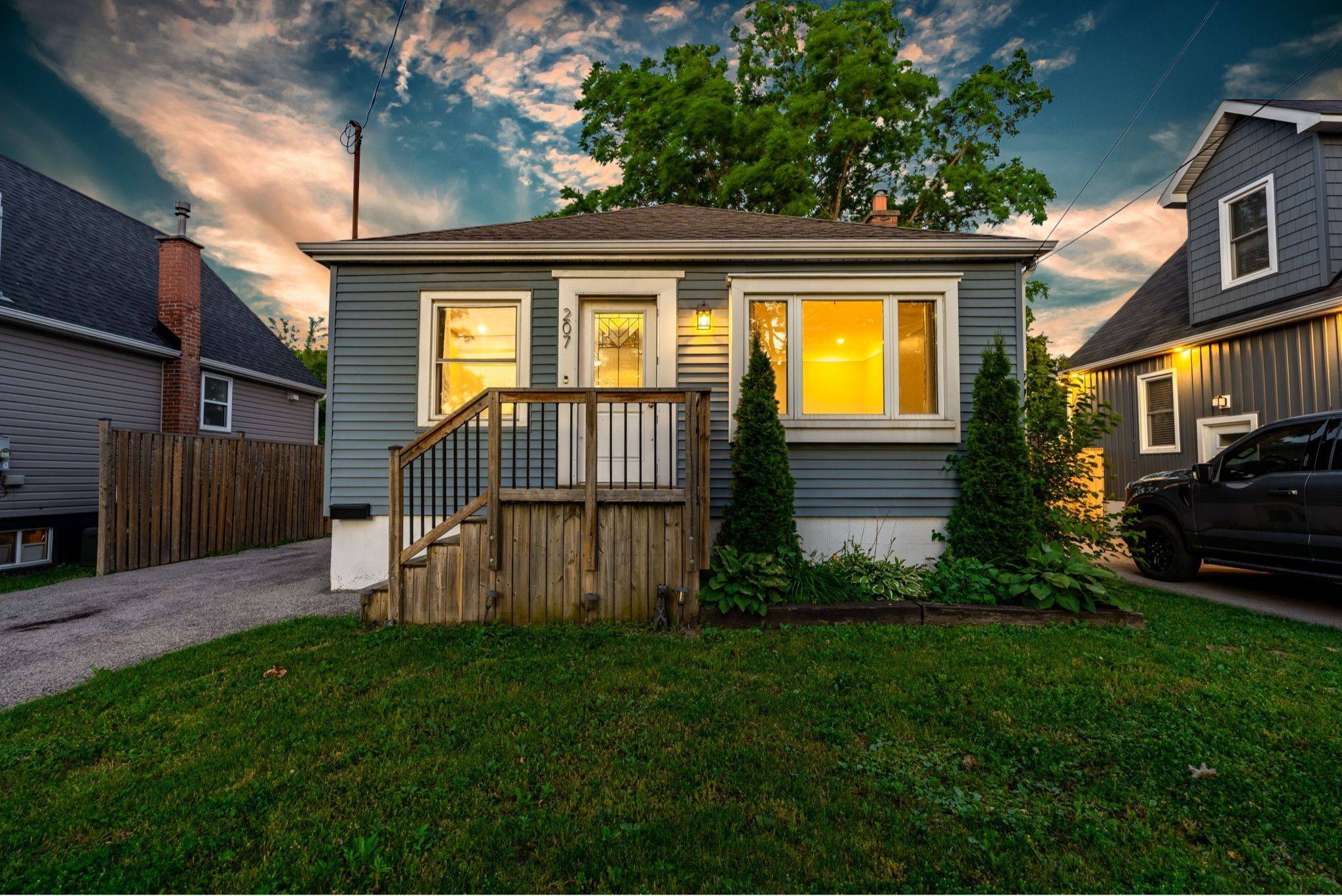 Hamilton, ON L8V 3T7,207 East 33rd ST