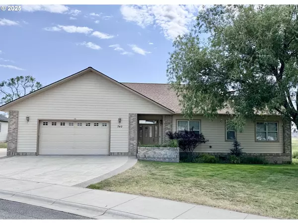 740 E FAIRWAY DR, Baker City, OR 97814
