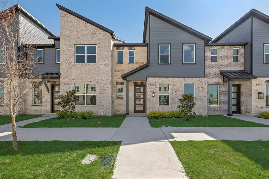 8913 Lowell Street, Rowlett, TX 75089