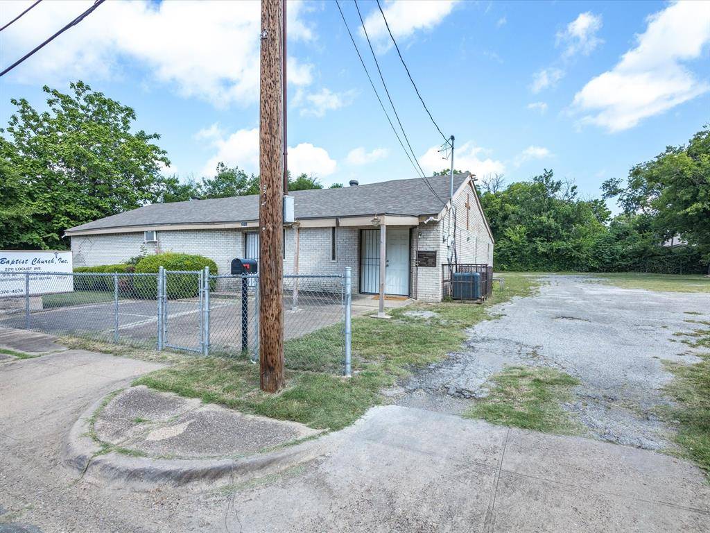 Dallas, TX 75216,2211-2219 Frank Henderson Jr Drive