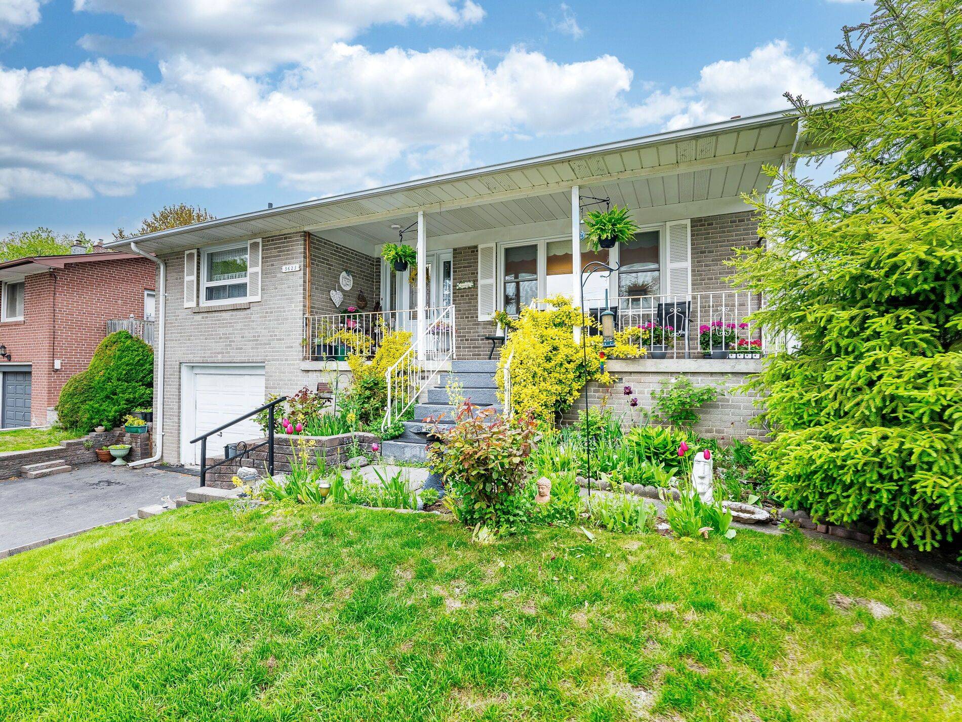 Mississauga, ON L5C 2G9,3623 Queenston DR