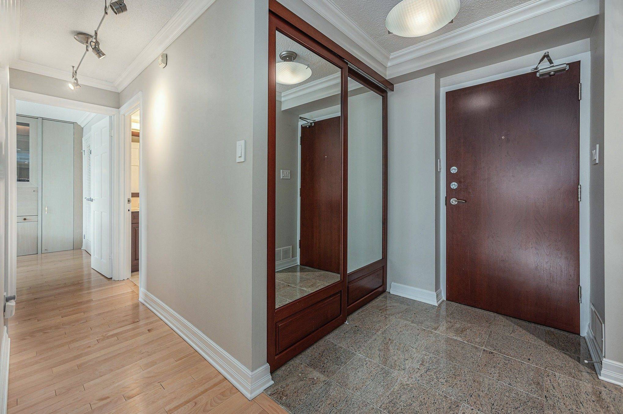 Ottawa Centre, ON K1R 7T2,151 Bay ST #1203