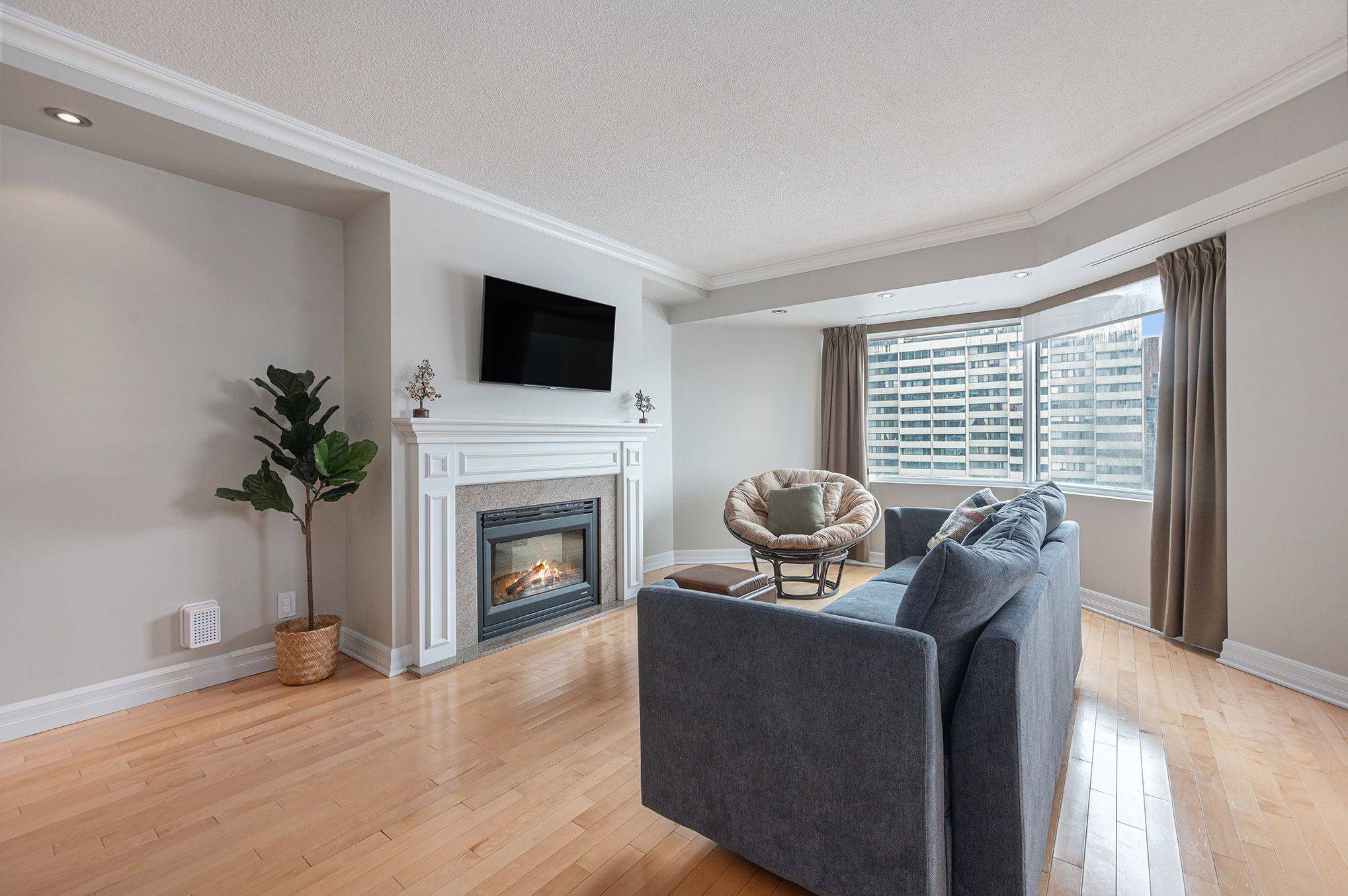 Ottawa Centre, ON K1R 7T2,151 Bay ST #1203