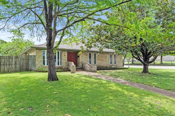 9008 Flicker Lane, Dallas, TX 75238