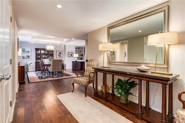 Calgary, AB T2P 3R8,500 Eau Claire AVE SW #400F