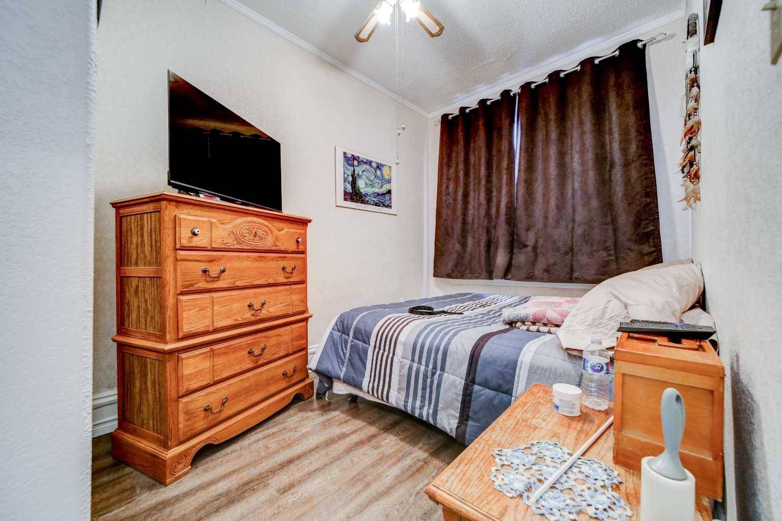 Lethbridge, AB T1J 2E3,612 6 ST S