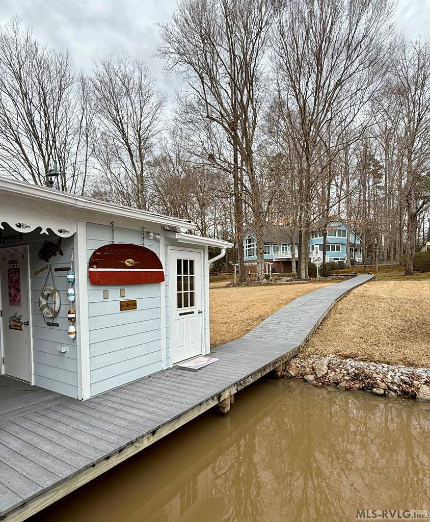 636 BEECHWOOD DR, Bracey, VA 23919
