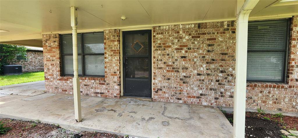Mexia, TX 76667,717 Contour Drive