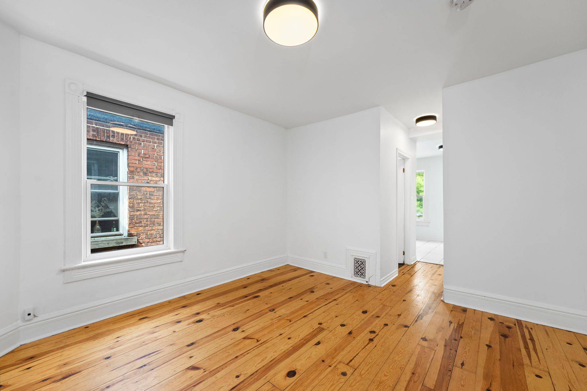 Toronto C01, ON M6J 3A1,261 Ossington AVE #3