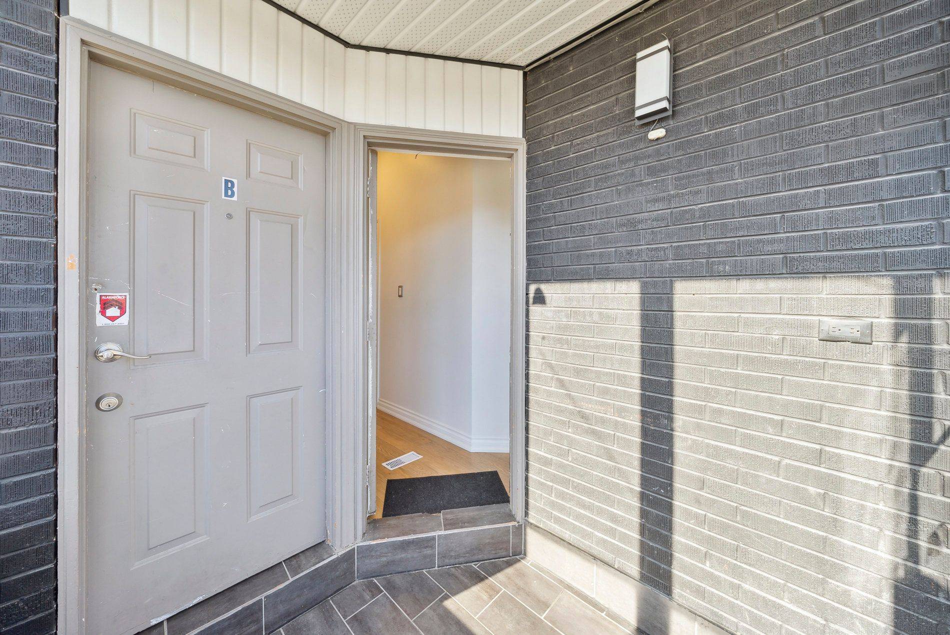 Toronto W09, ON M9P 2T3,681 Scarlett RD #Main level