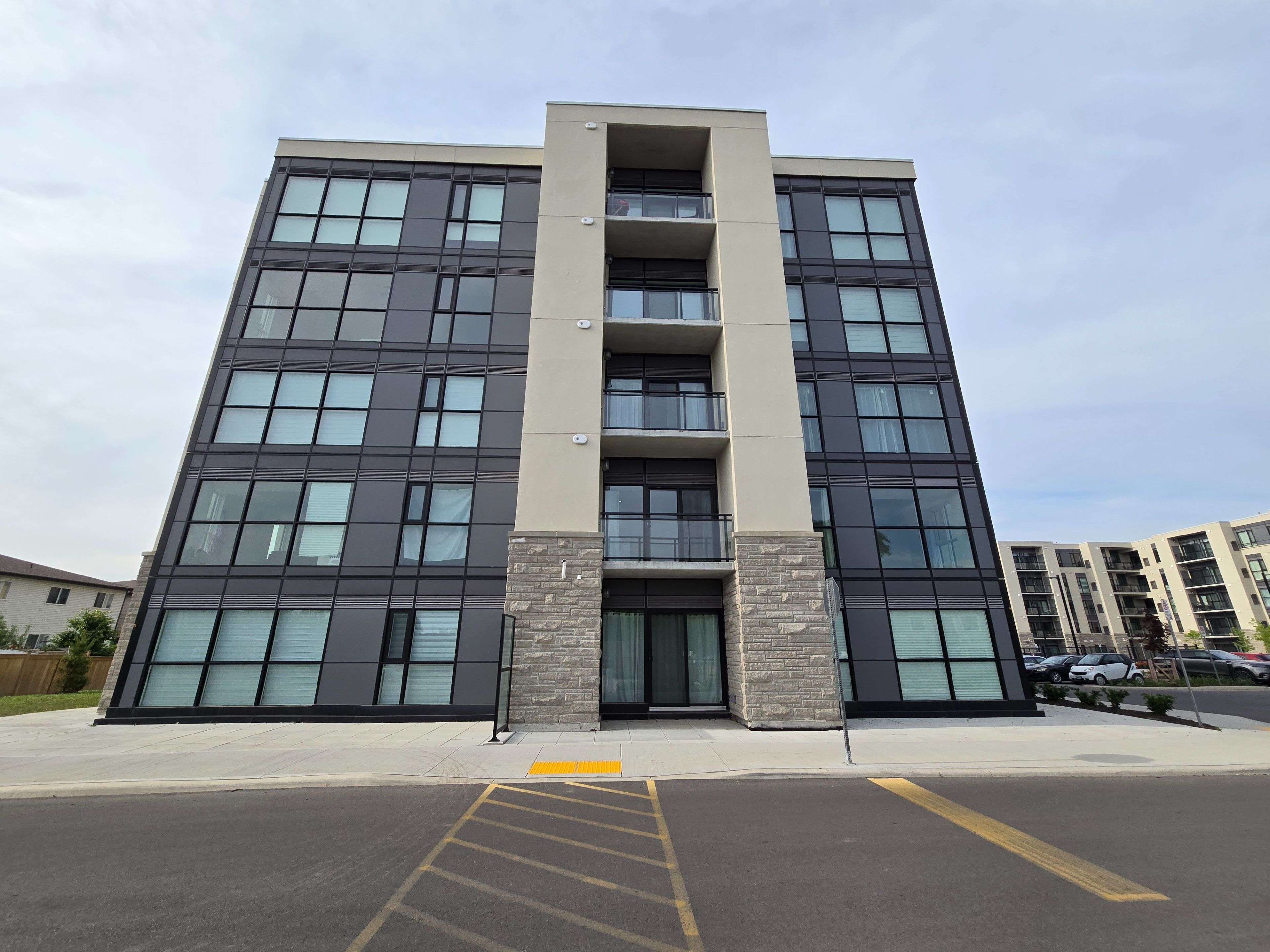 St. Catharines, ON L2P 0G3,50 Herrick AVE #319