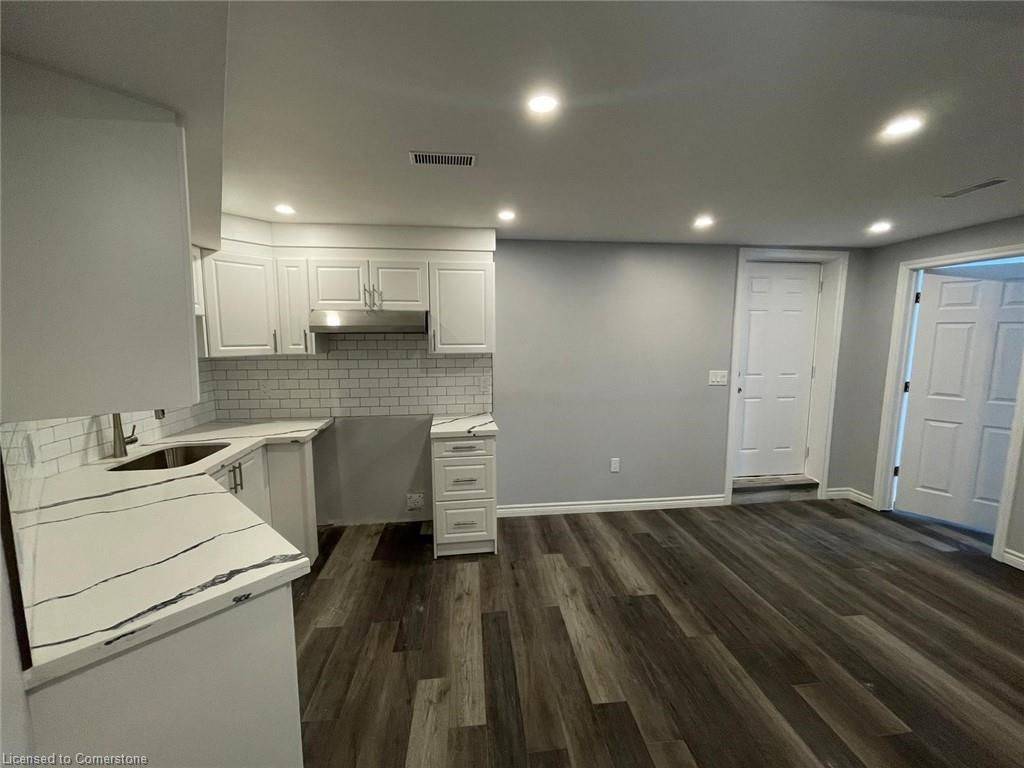 Kitchener, ON N2E 3S4,48 White Sands CT #Lower