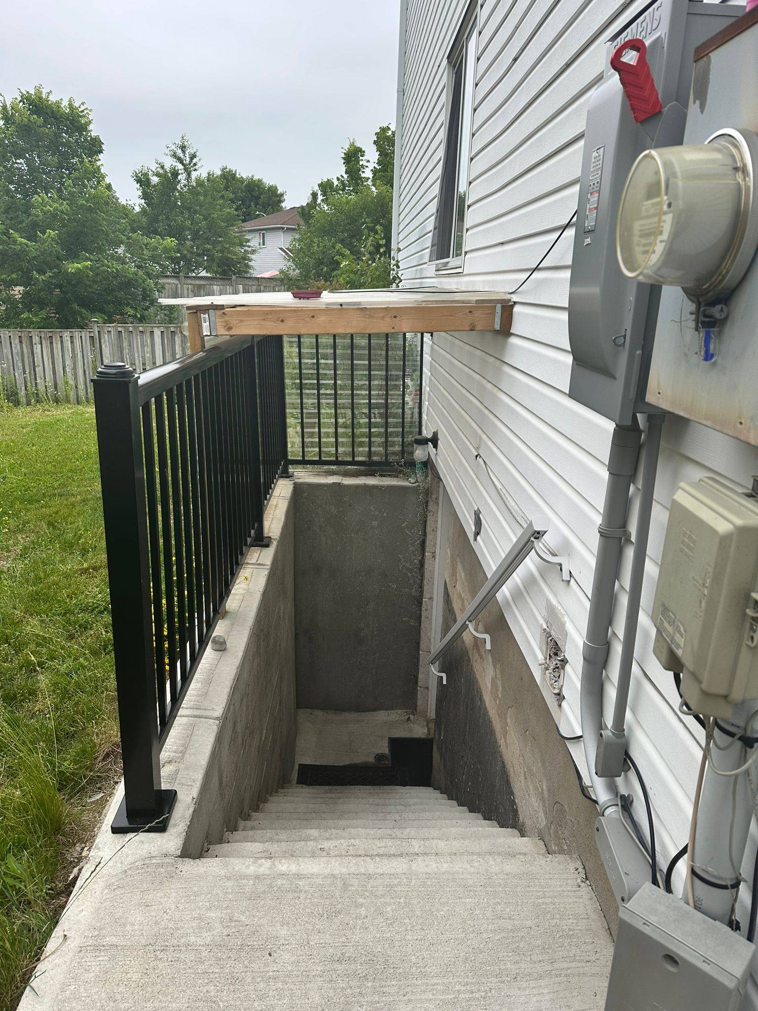 Kitchener, ON N2E 3S4,48 White Sands CT #Lower