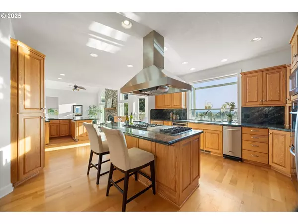 Amity, OR 97101,6990 SE EOLA HILLS RD