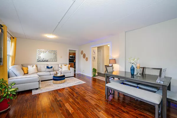 580 Mary ST E #214, Whitby, ON L1N 2R3