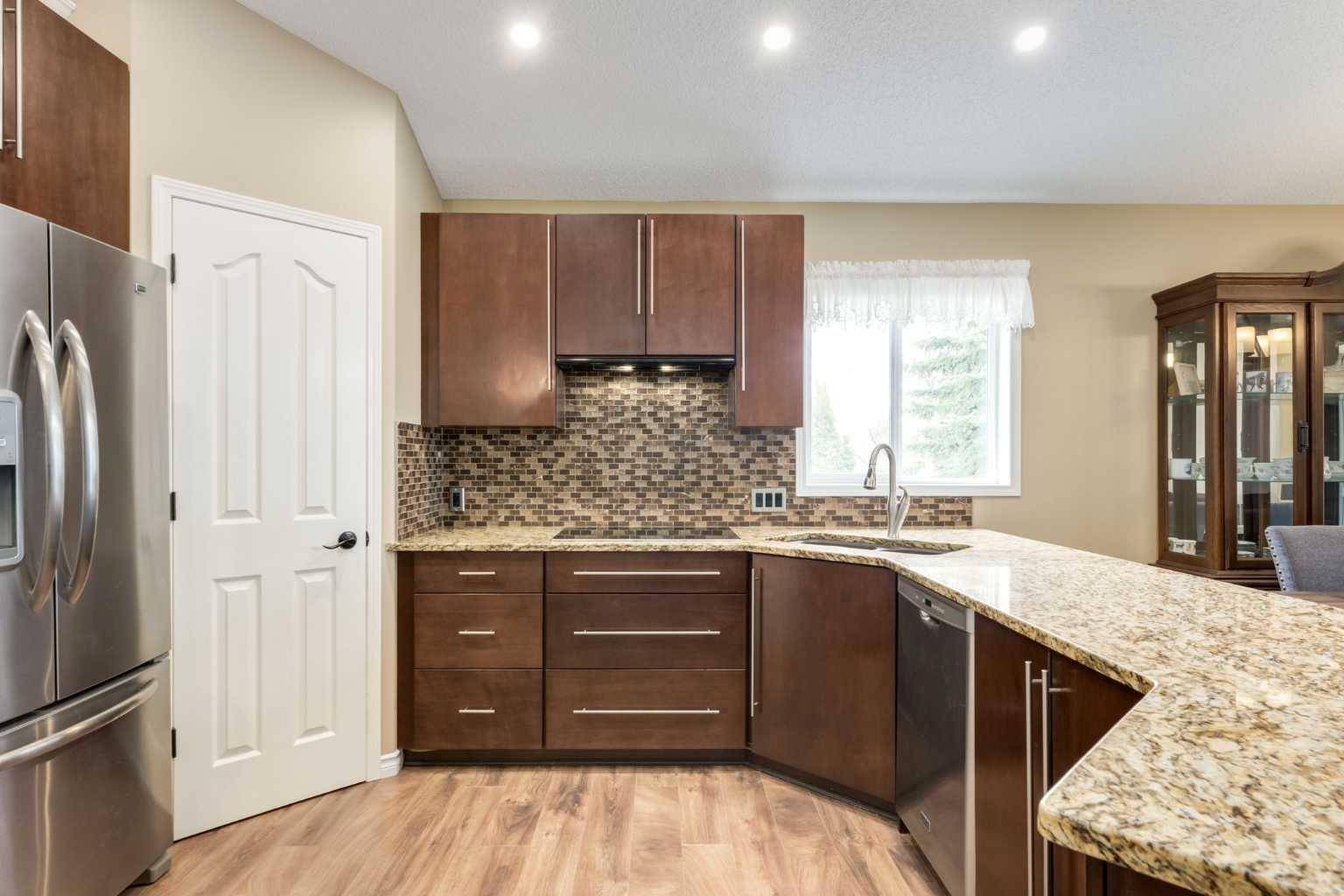 Calgary, AB T3A 5Z5,36 Hidden Ranch Mews Northwest