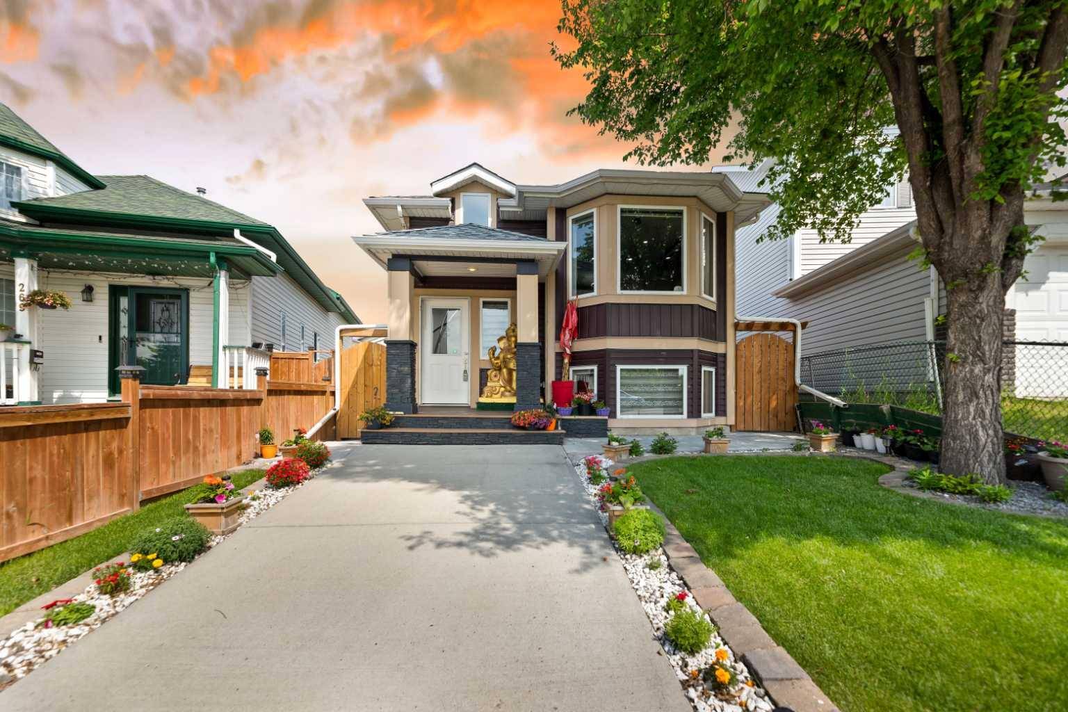 265 Martinglen WAY Northeast, Calgary, AB T3J 3L2