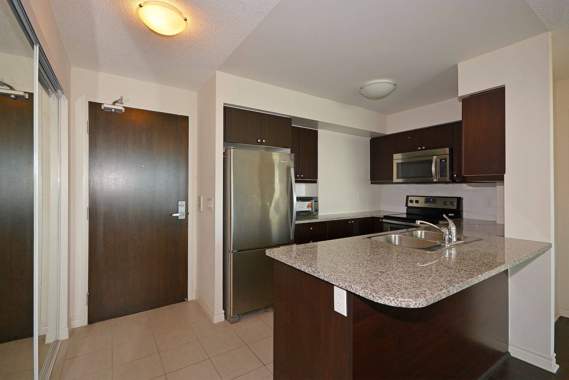 Toronto C01, ON M5J 3A1,25 Lower Simcoe ST #1811