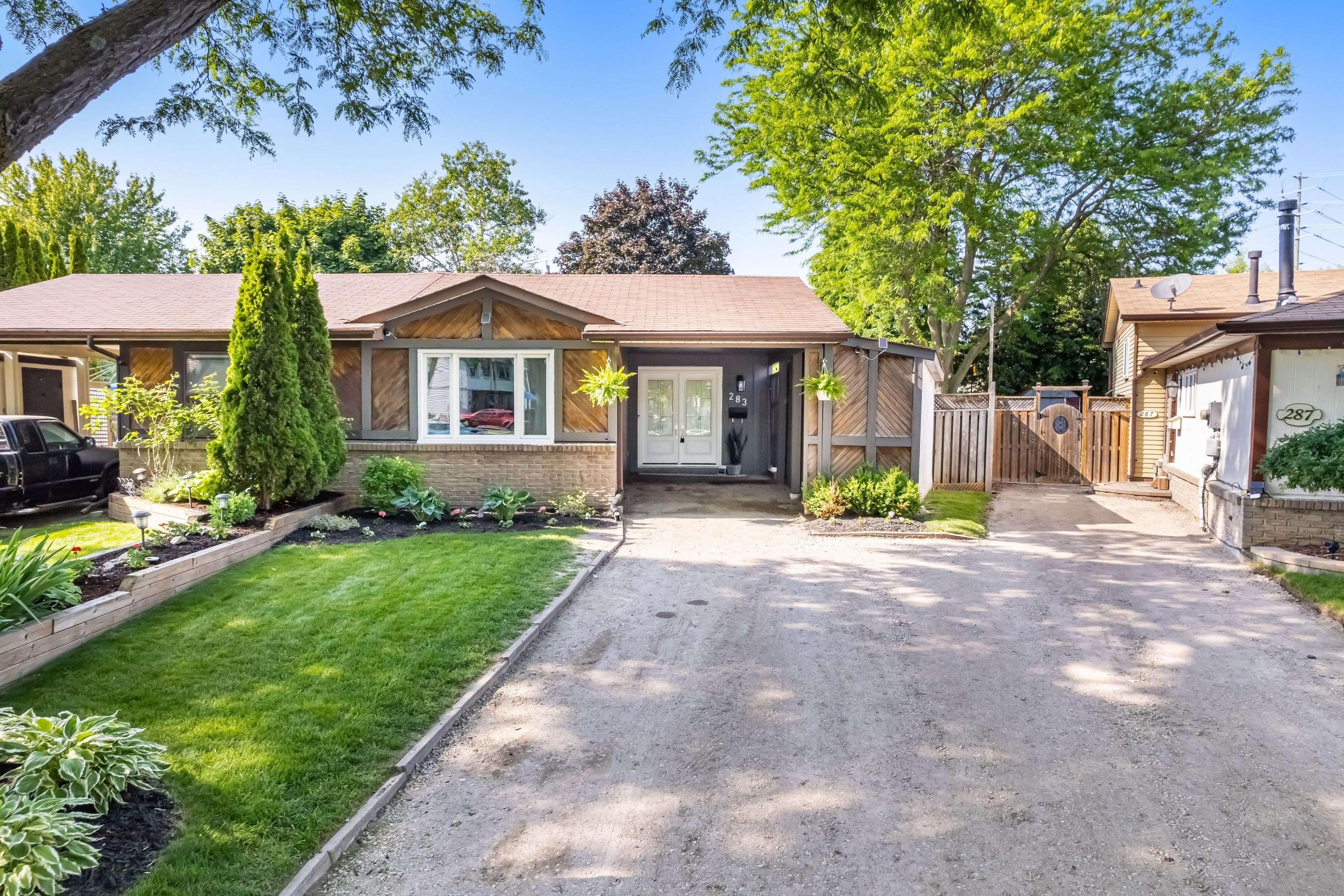 283 Shamrock CT, Oshawa, ON L1J 6X9